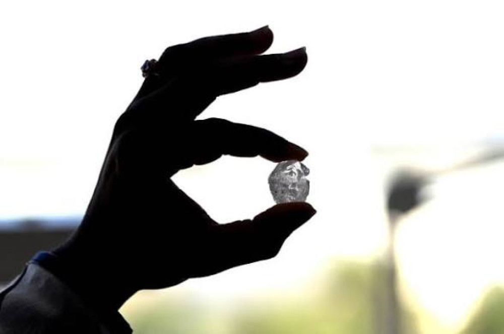 Anglo American Eyes $1 Billion Fire Sale of De Beers as Valuation Plunges 93% from Peak