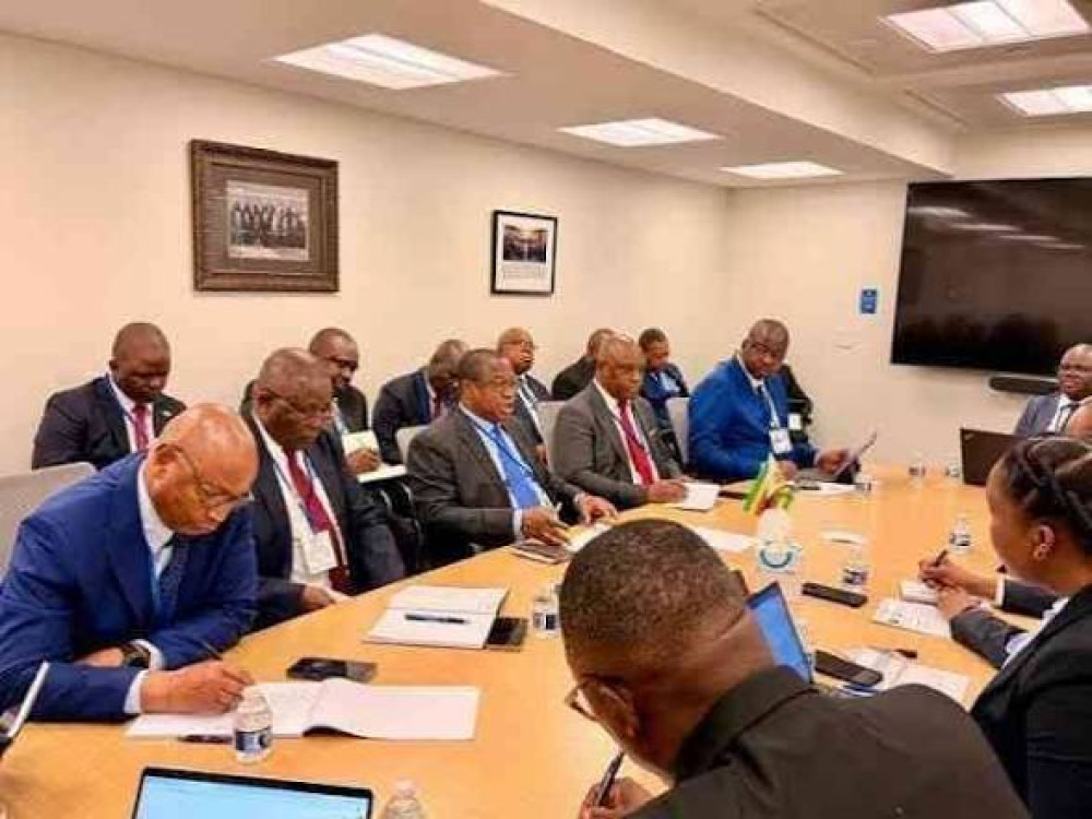 France, UK Move to Resolve $2.7 Billion Zimbabwe Debt Overhang