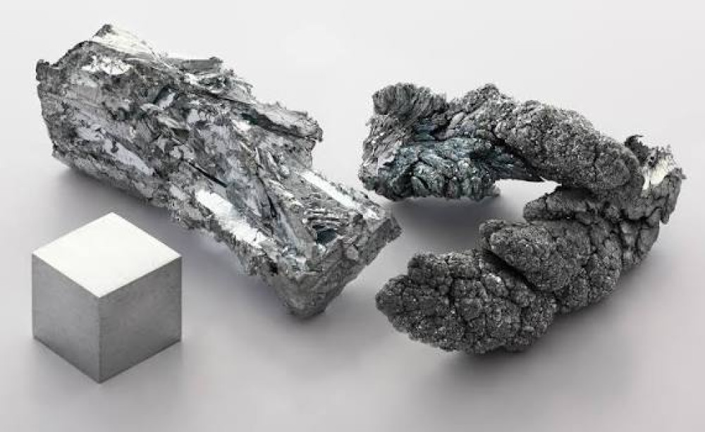 Zinc Squeeze on LME Signals Deepening Supply Risks