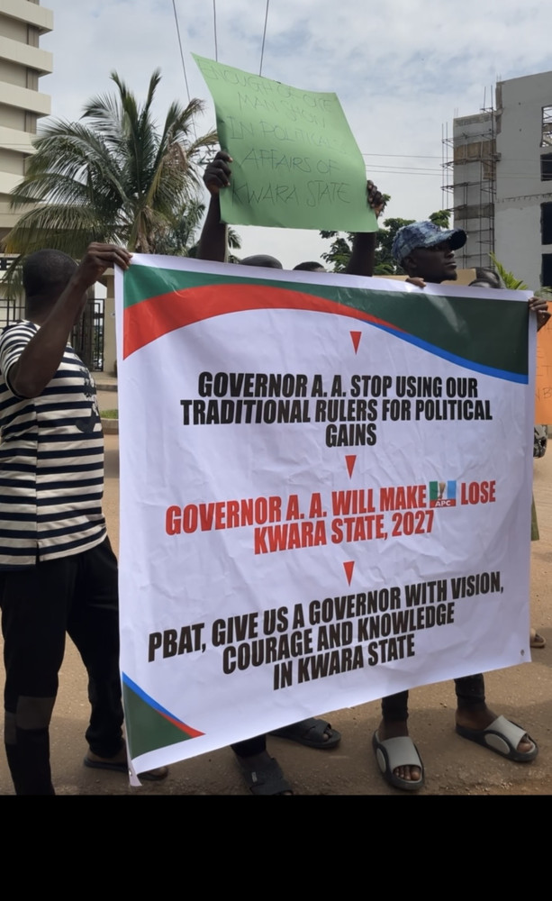 Keep Kwara Traditional Rulers Out of APC Succession Dispute, Protesters Charge Abdulrazak
